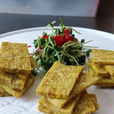 山东豆皮鸡肉千层大连有货，欢迎咨询实地看货