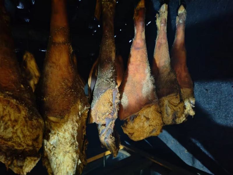 湘西土特产腊肉系列，正宗农家薰制！