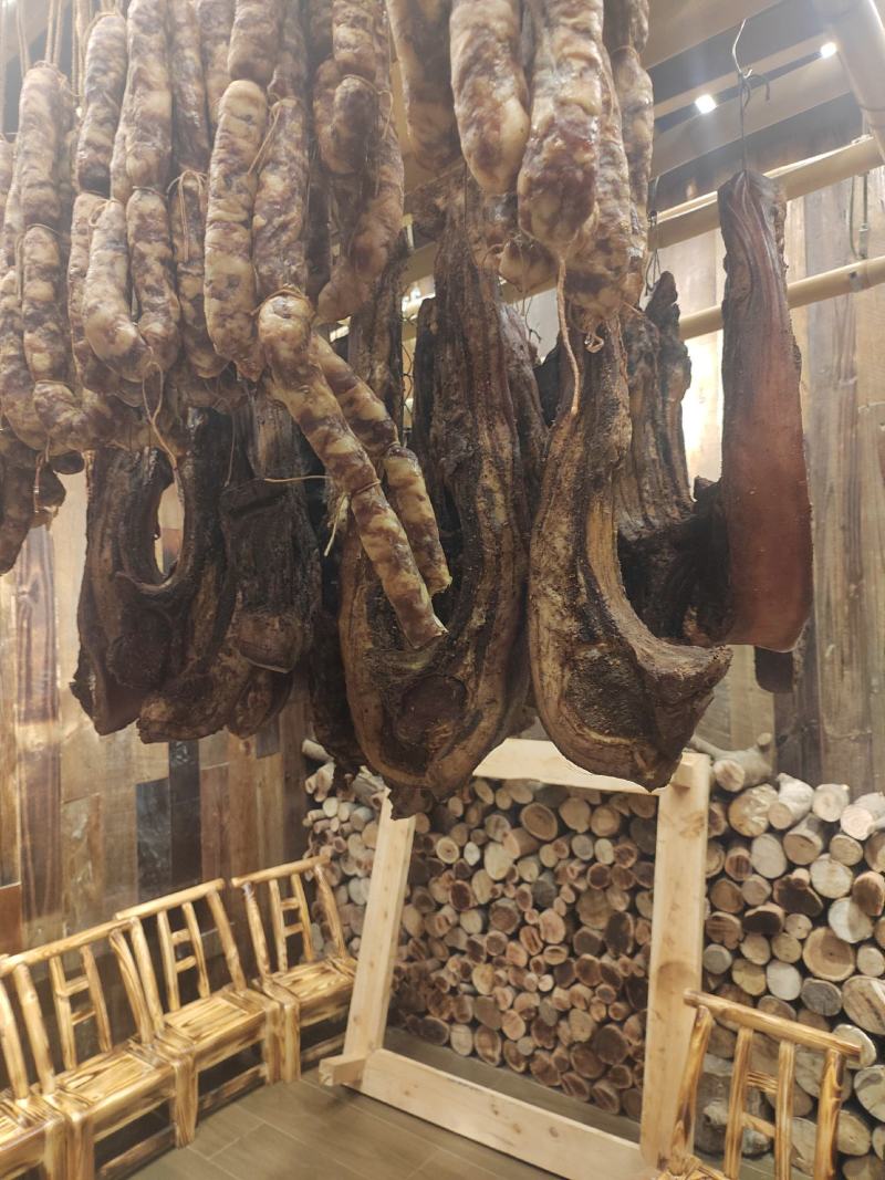 湘西土特产腊肉系列，正宗农家薰制！