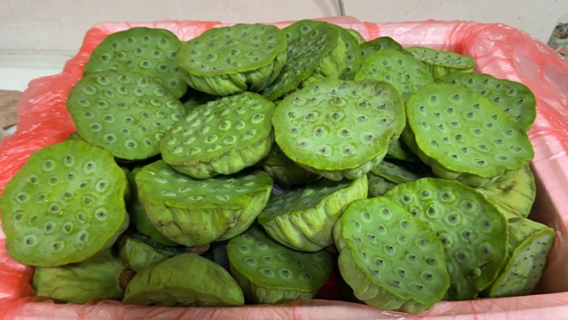 洪湖新鲜莲蓬