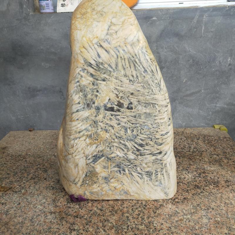 天然竹叶石，纯手工打造的石头，硬度很好，个大。