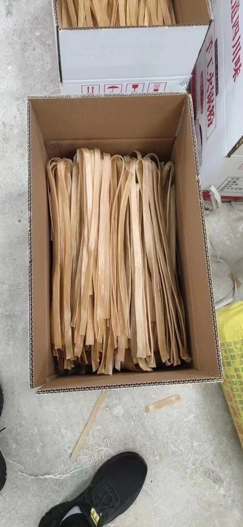 火锅宽粉，韭叶粉厂家直发，质量保证，软糯筋道欢迎采购