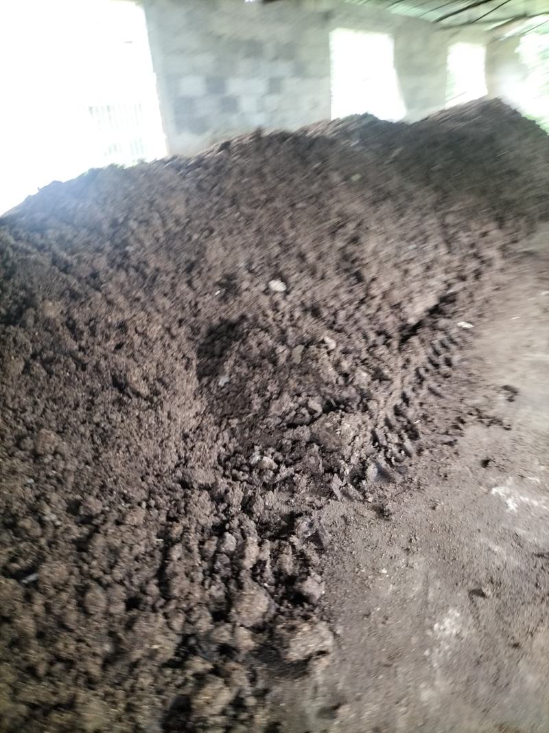 鸡粪有机肥牛粪有机肥，纯鸡粪发酵腐熟，地面高温发酵腐熟禽