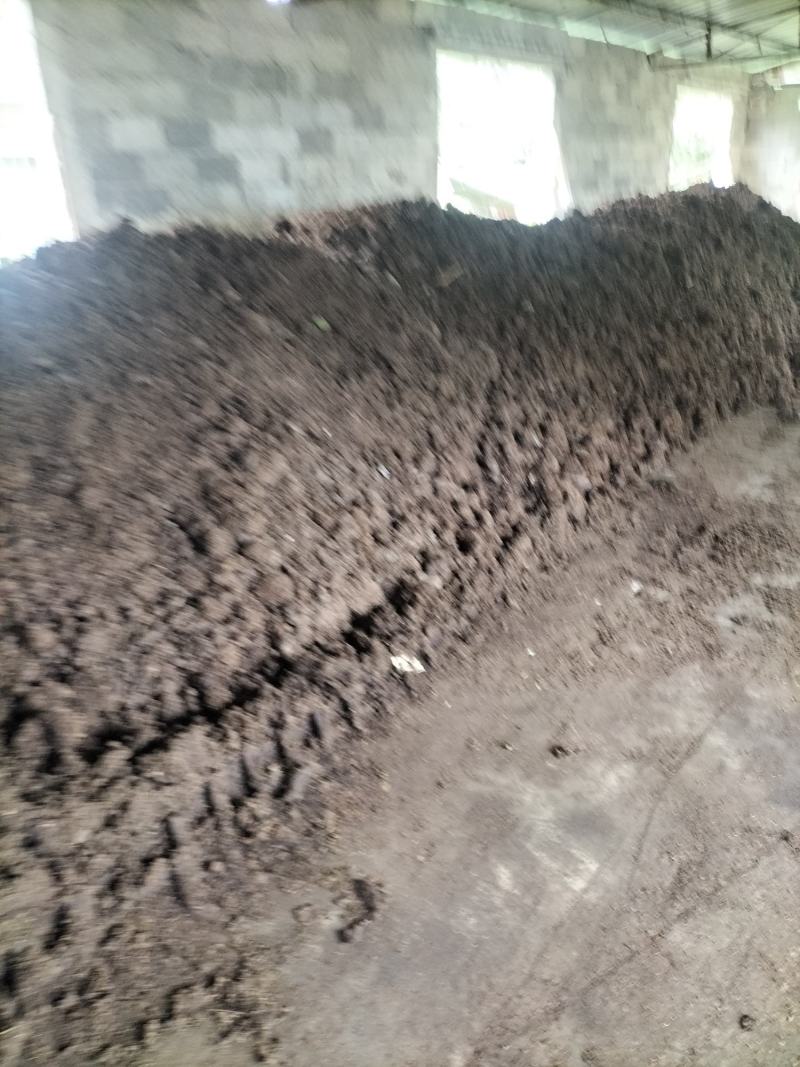 鸡粪有机肥牛粪有机肥，纯鸡粪发酵腐熟，地面高温发酵腐熟禽