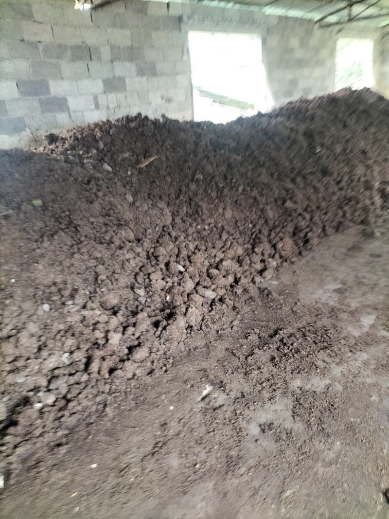 鸡粪有机肥牛粪有机肥，纯鸡粪发酵腐熟，地面高温发酵腐熟禽