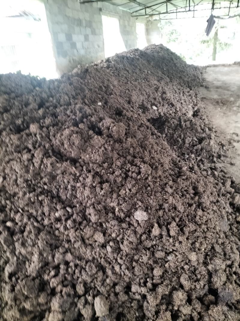 鸡粪有机肥牛粪有机肥，纯鸡粪发酵腐熟，地面高温发酵腐熟禽