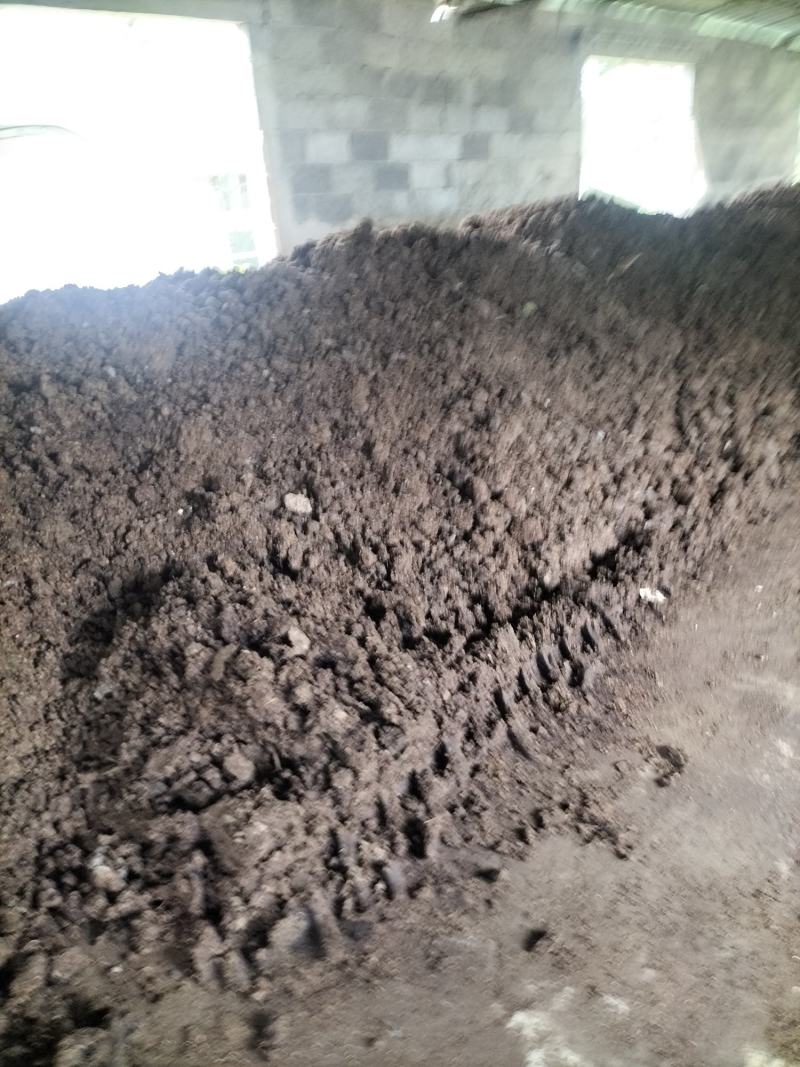 鸡粪有机肥牛粪有机肥，纯鸡粪发酵腐熟，地面高温发酵腐熟禽