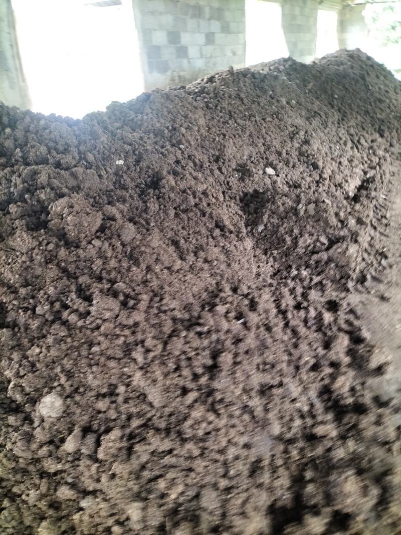 鸡粪有机肥牛粪有机肥，纯鸡粪发酵腐熟，地面高温发酵腐熟禽