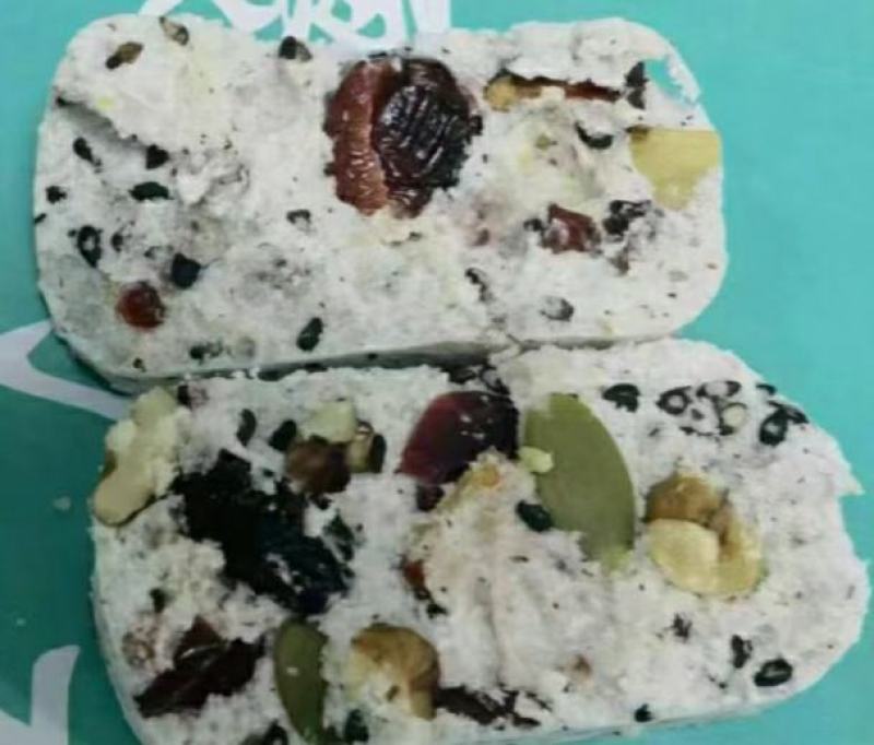 坚果八珍糕，坚果十足，口感松软，入口即化！