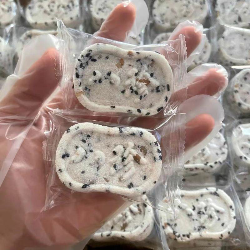 坚果八珍糕，坚果十足，口感松软，入口即化！