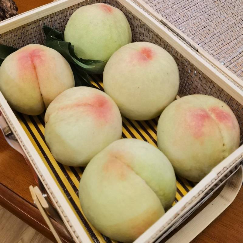 正宗高山白凤水蜜桃湖景蜜露水蜜桃自家果园基地现摘