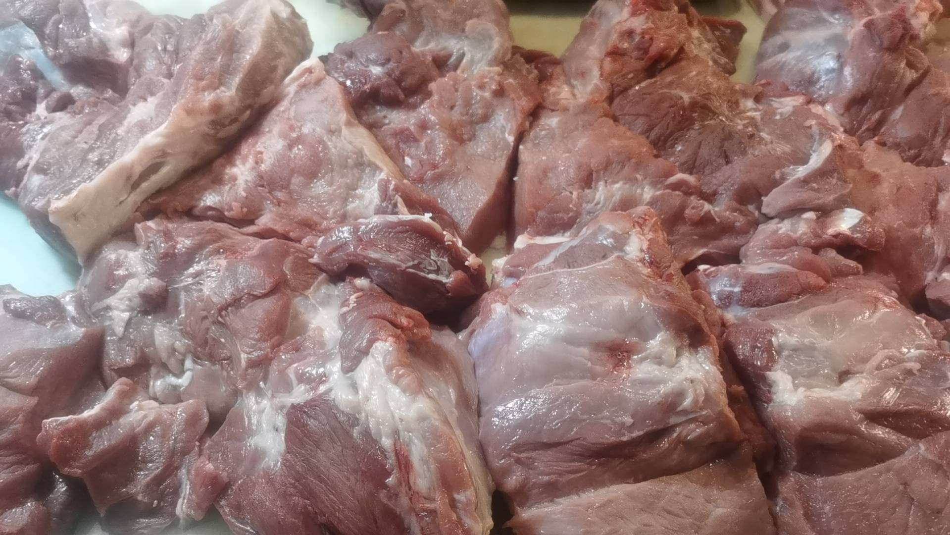 瘦肉焯水过程图示