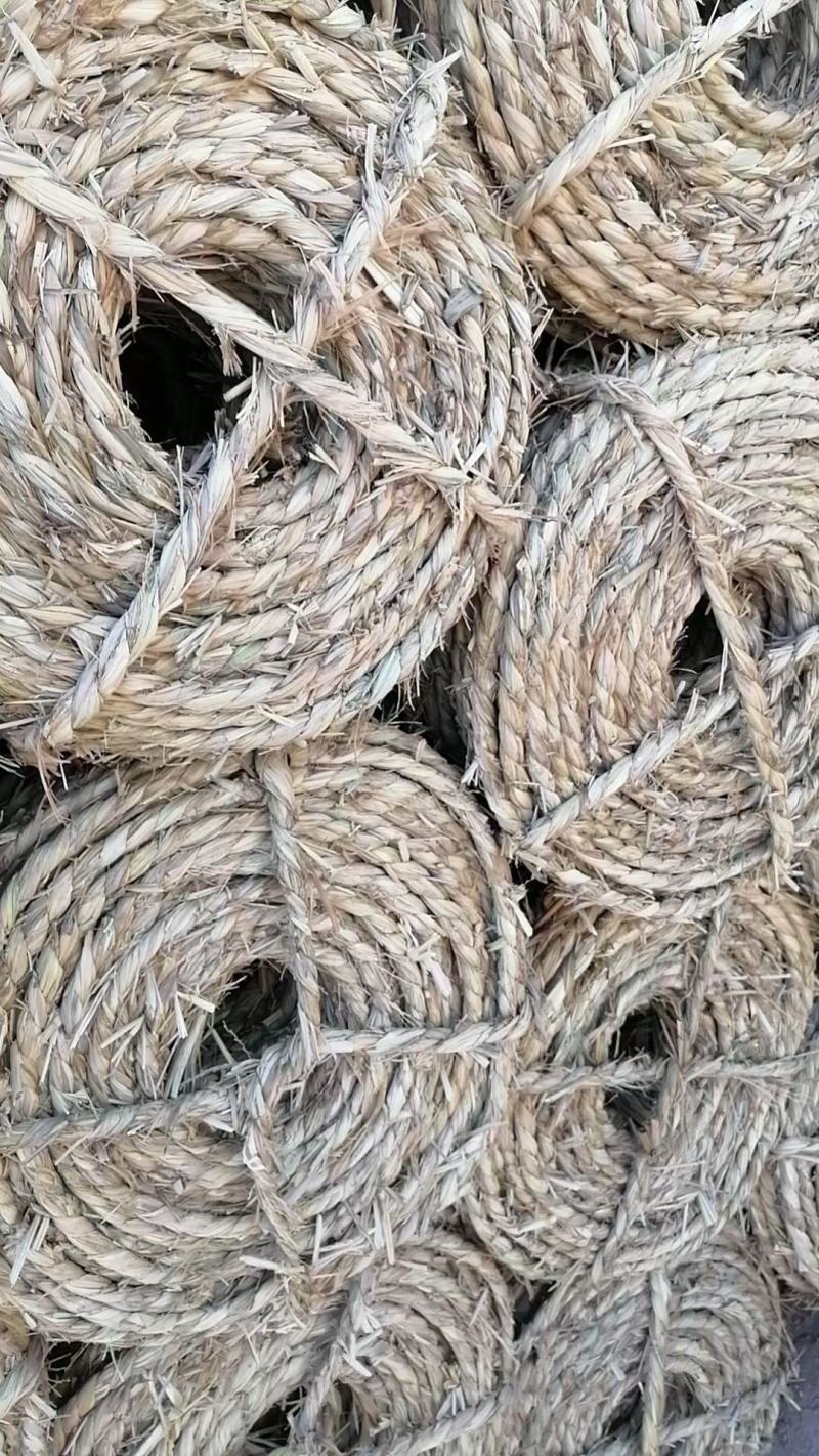 稻草，新下来的稻草，原阳县级示范合作社，是草苫的主要产区