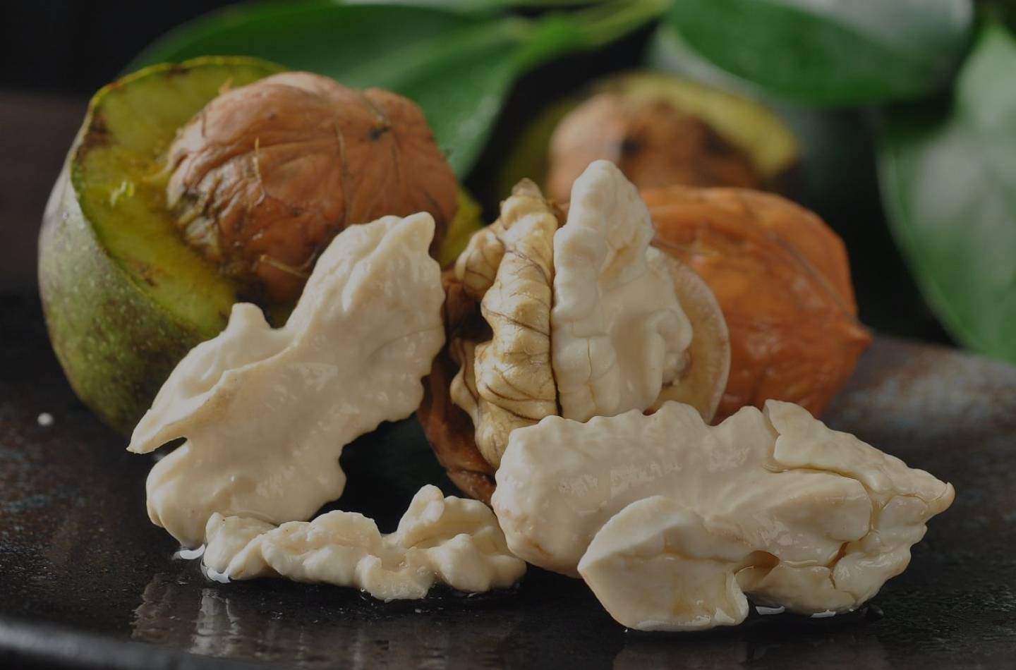 热水浸泡核桃仁过程