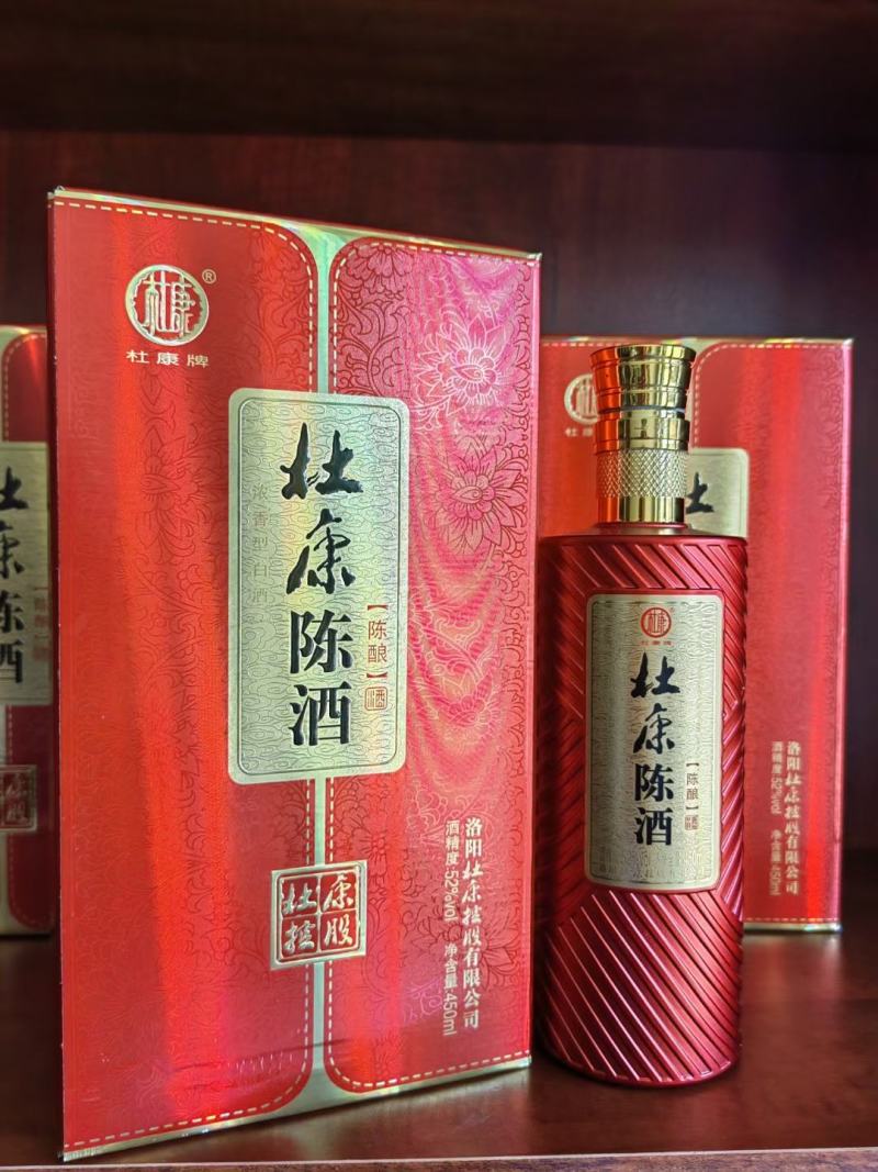 杜康陈酒，一瓶500mL，52度纯粮酒。