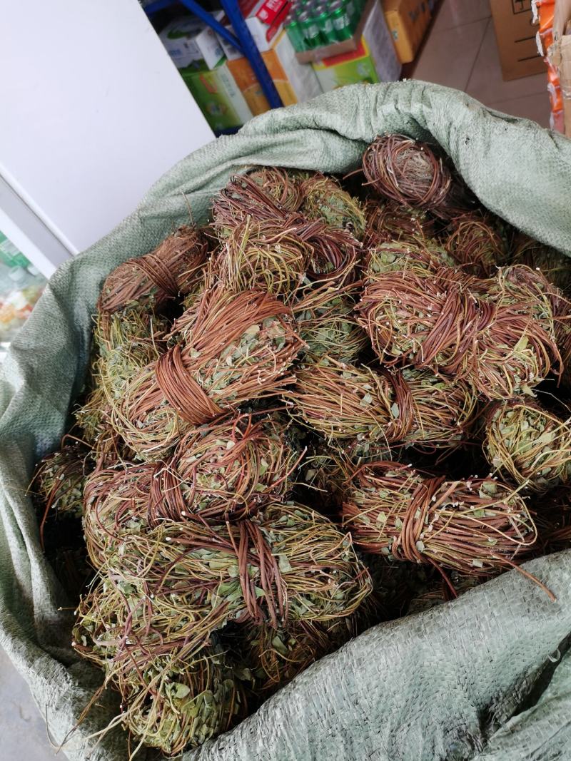 今年新货鸡骨草，有叶小扎鸡骨草，常用煲汤鸡骨草，干度好。