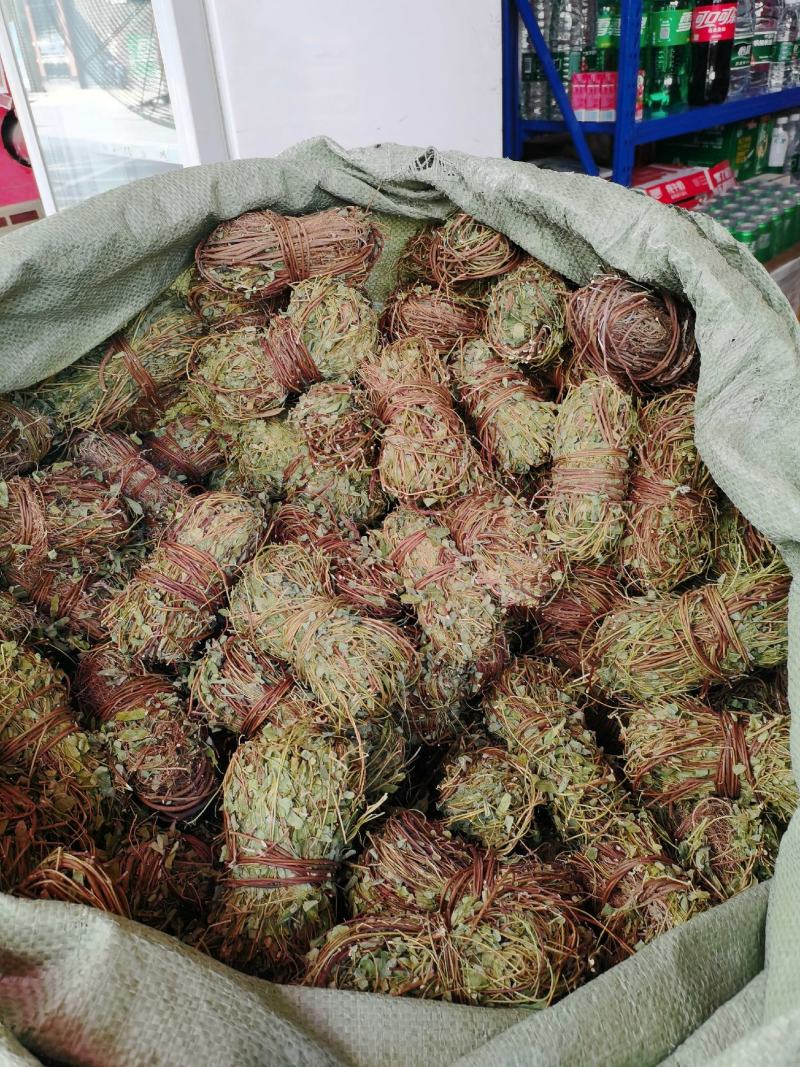 今年新货鸡骨草，有叶小扎鸡骨草，常用煲汤鸡骨草，干度好。