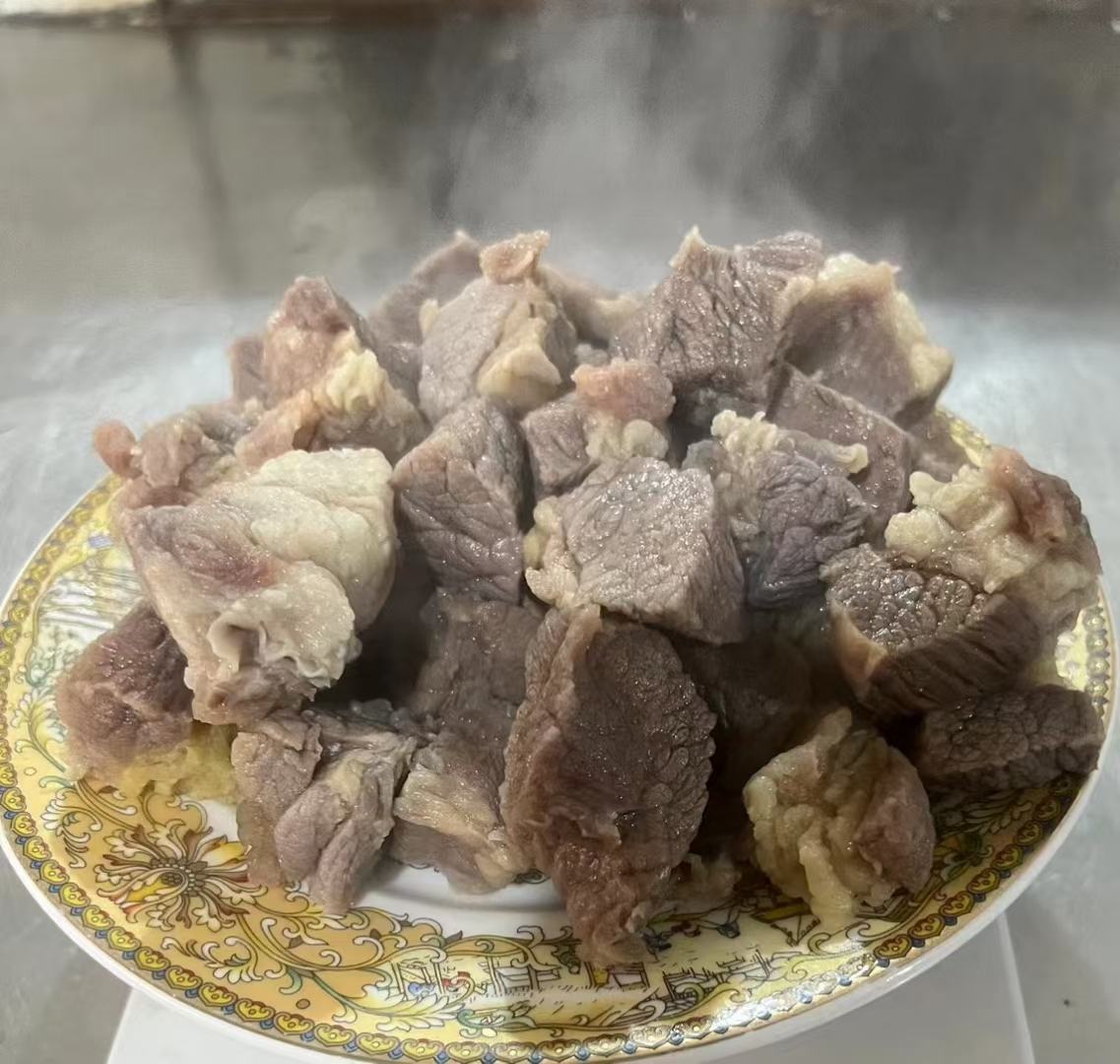 牛腩炖西红柿炖煮过程