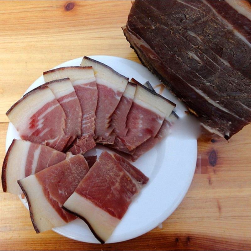 江西吉安安福独有特色的农村味道，烟燻腊肉和火腿。