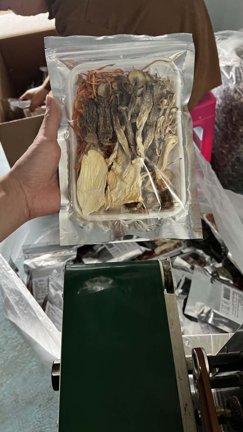 七彩菌汤包，自有种植基地，货源稳定，可贴标定制，一手货源