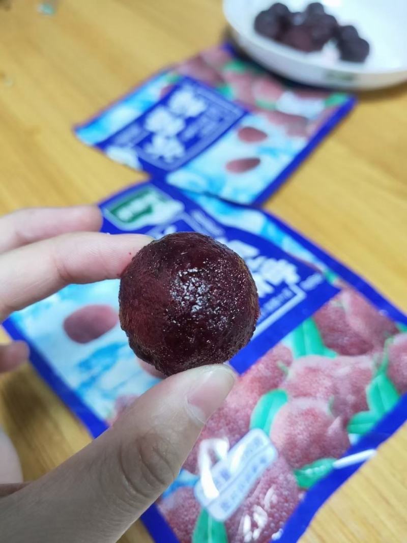 冰杨梅，太好吃了，刚刚吃了一袋，冰爽