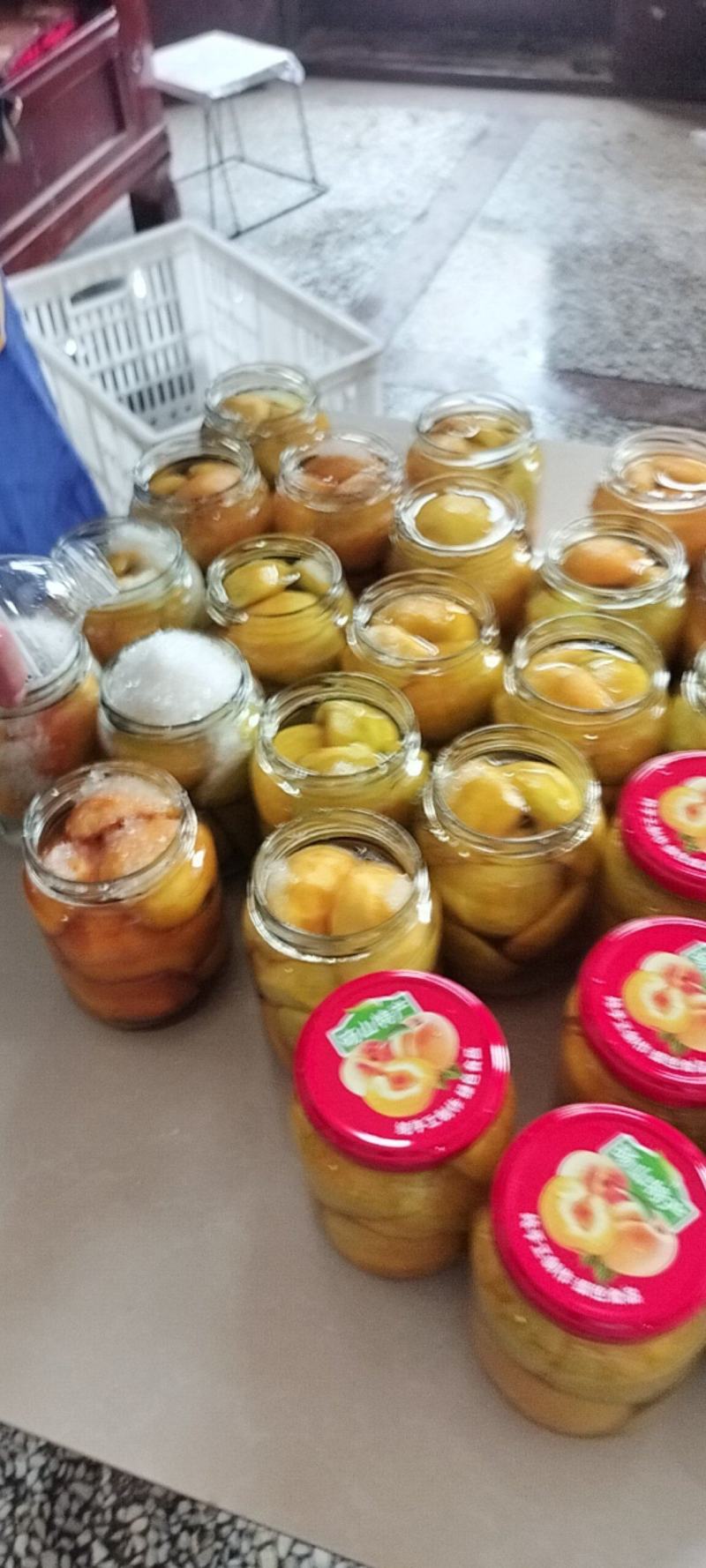 纯手工黄桃罐头，无添加剂，美味可口。