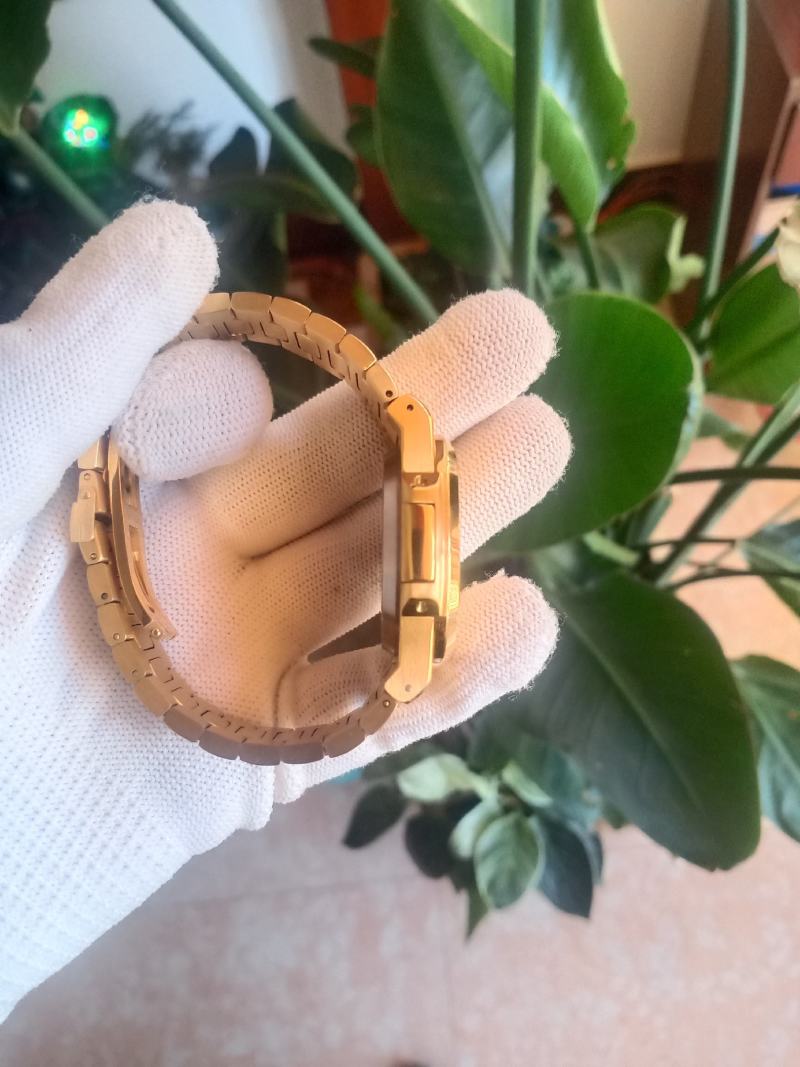 前老板送的闲置的一块表，也不知道啥牌，便宜卖了
