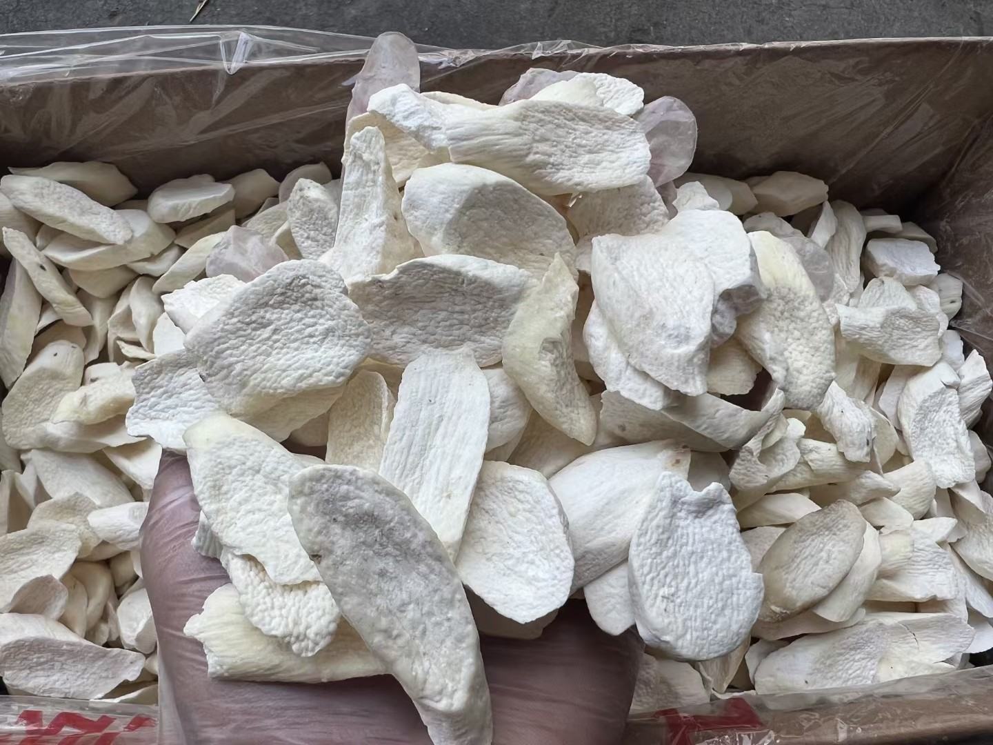 中药材市场中铁棍山药干货展示