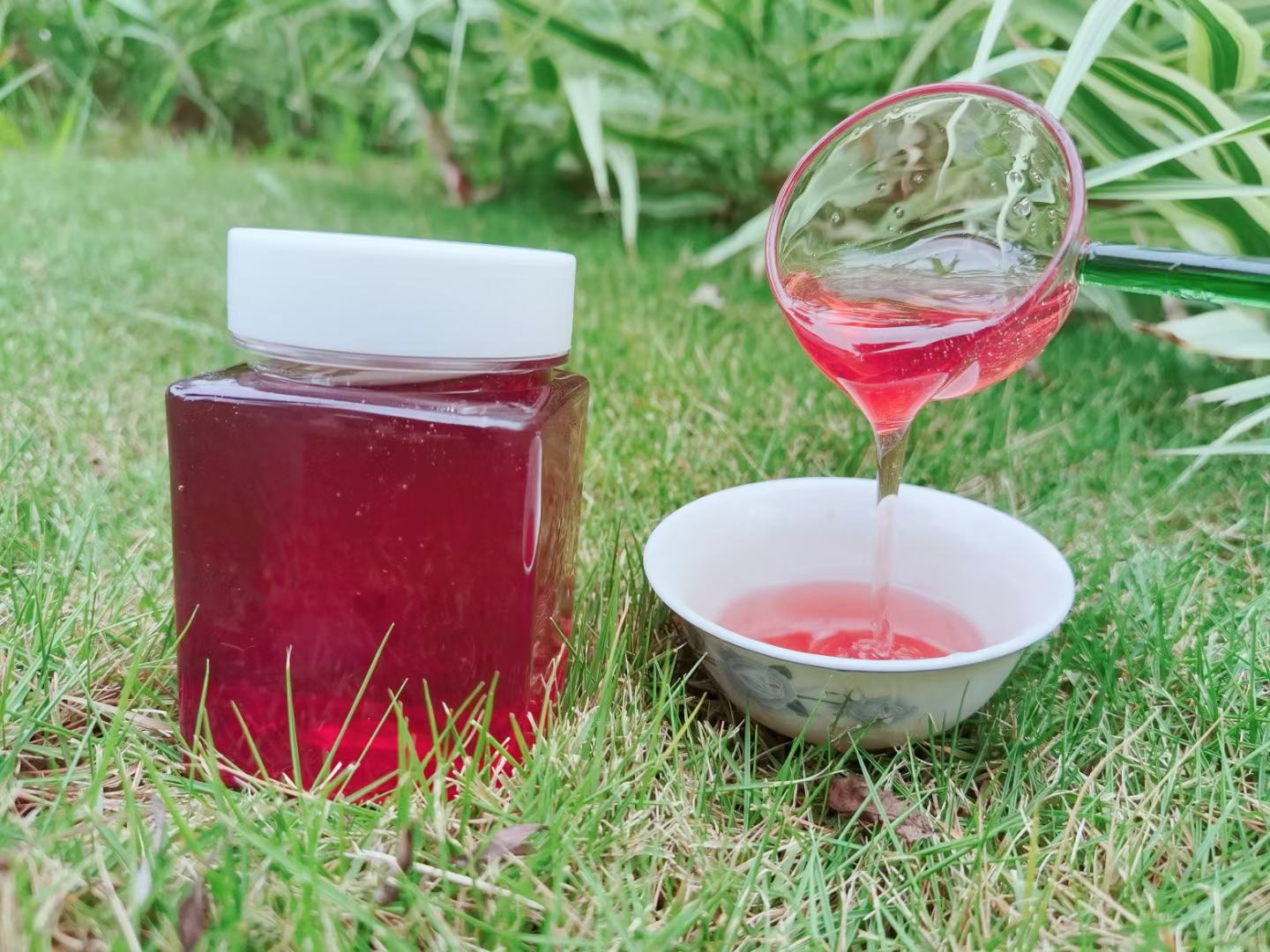 椴树蜜与洋槐蜜对比展示图
