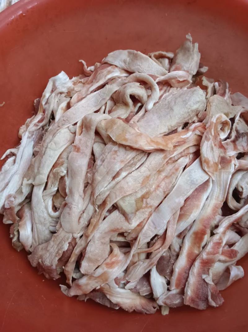 西冷筋，牛筋，都是大长条，胶原蛋白多，可烤串，炖煮，凉拌