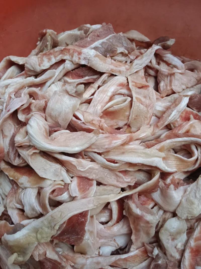 西冷筋，牛筋，都是大长条，胶原蛋白多，可烤串，炖煮，凉拌