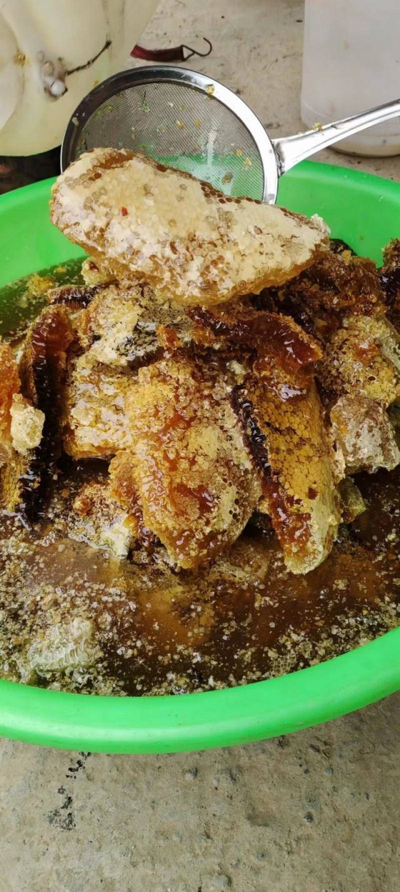 大山深处纯正野生蜂蜜，全年供应。