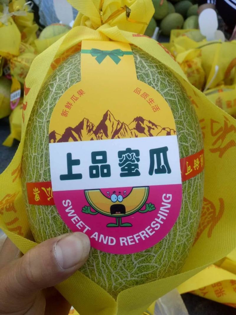 海南蜜瓜(精品小蜜25)皮薄肉厚，甜度高。