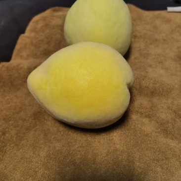 锦绣黄桃个大皮薄口感甜，价格优惠