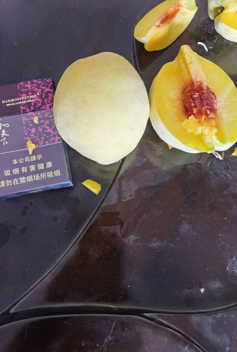锦绣黄桃个大皮薄口感甜，价格优惠