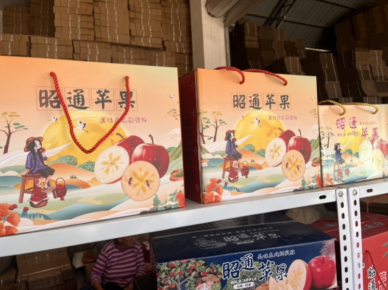 新鲜红露苹果上货，果园现摘现发，口感甜脆