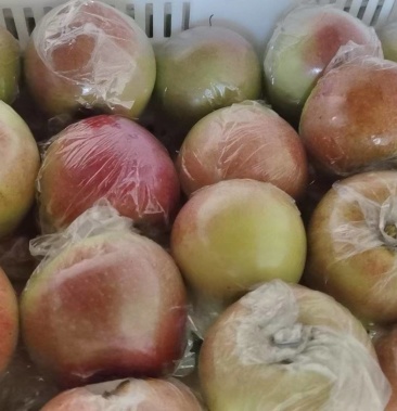 某水果批发商运来苹果2000kg,比运来的香蕉少20%