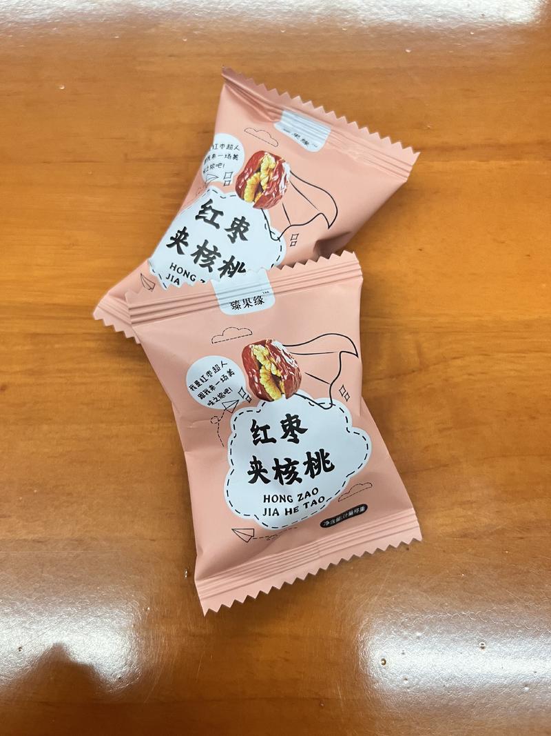 灰枣夹核桃红枣夹核桃厂家直供独立包装口感香甜