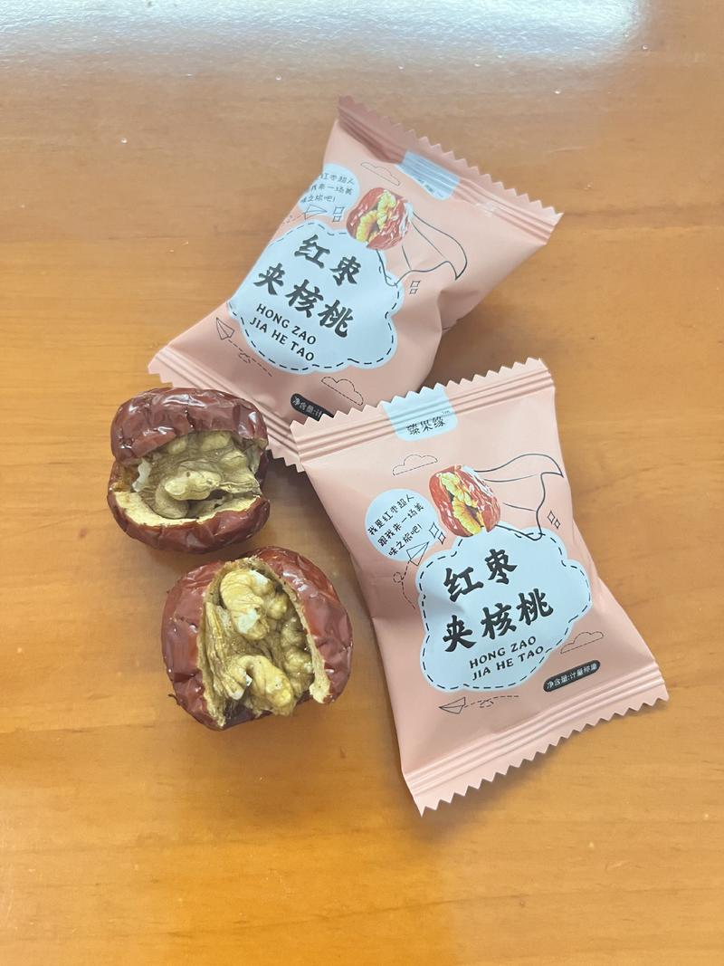 灰枣夹核桃红枣夹核桃厂家直供独立包装口感香甜