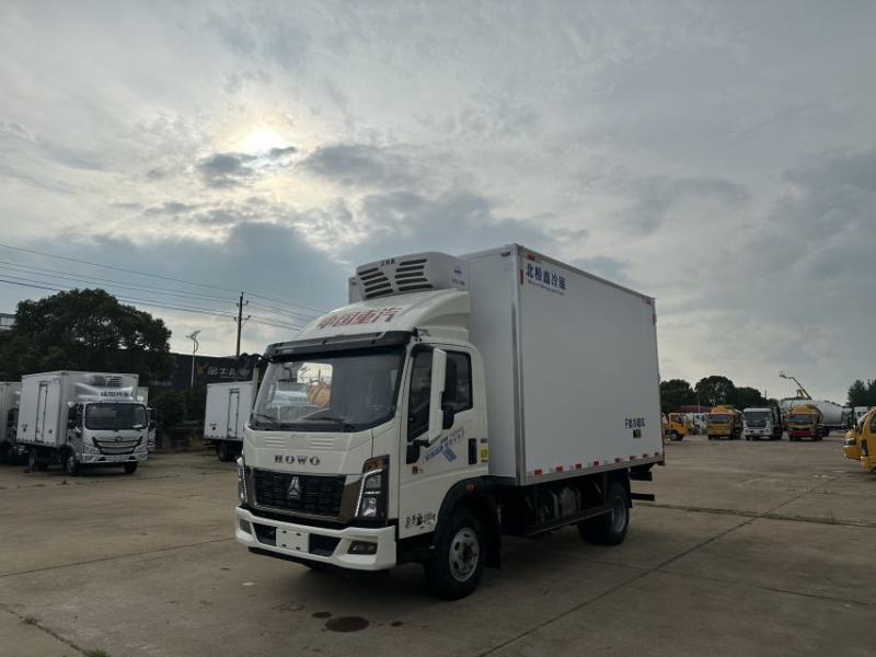 宽体冷藏车蓝牌4米2包上牌火热车型促销