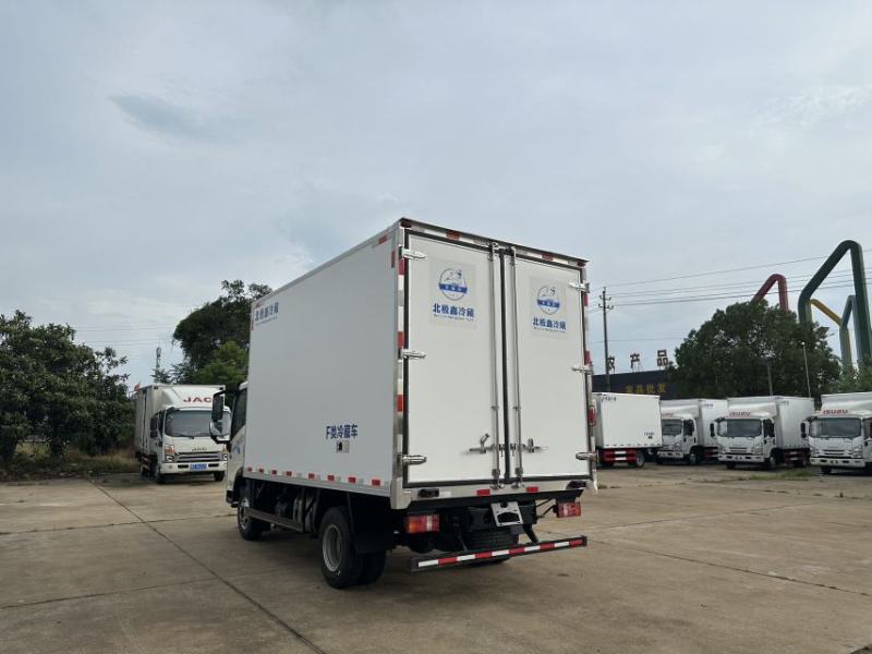 宽体冷藏车蓝牌4米2包上牌火热车型促销
