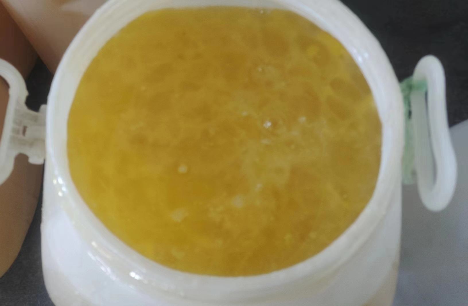 胡萝卜蒸蛋制作步骤：蛋液与清水搅拌