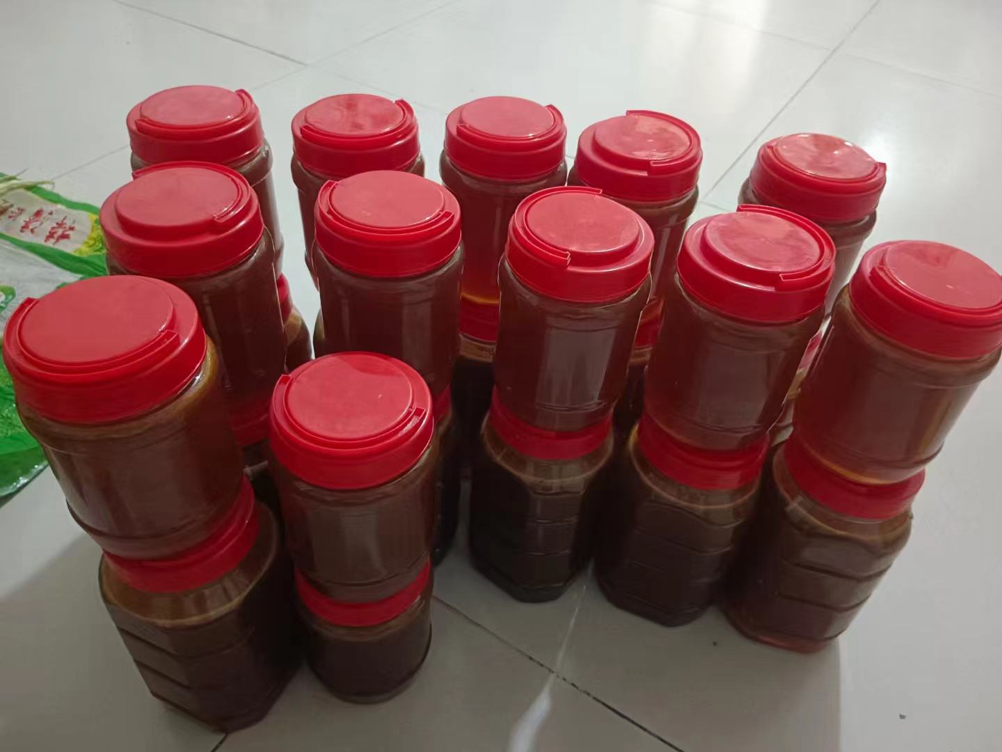 黑豆浆与蜂蜜原材料对比图
