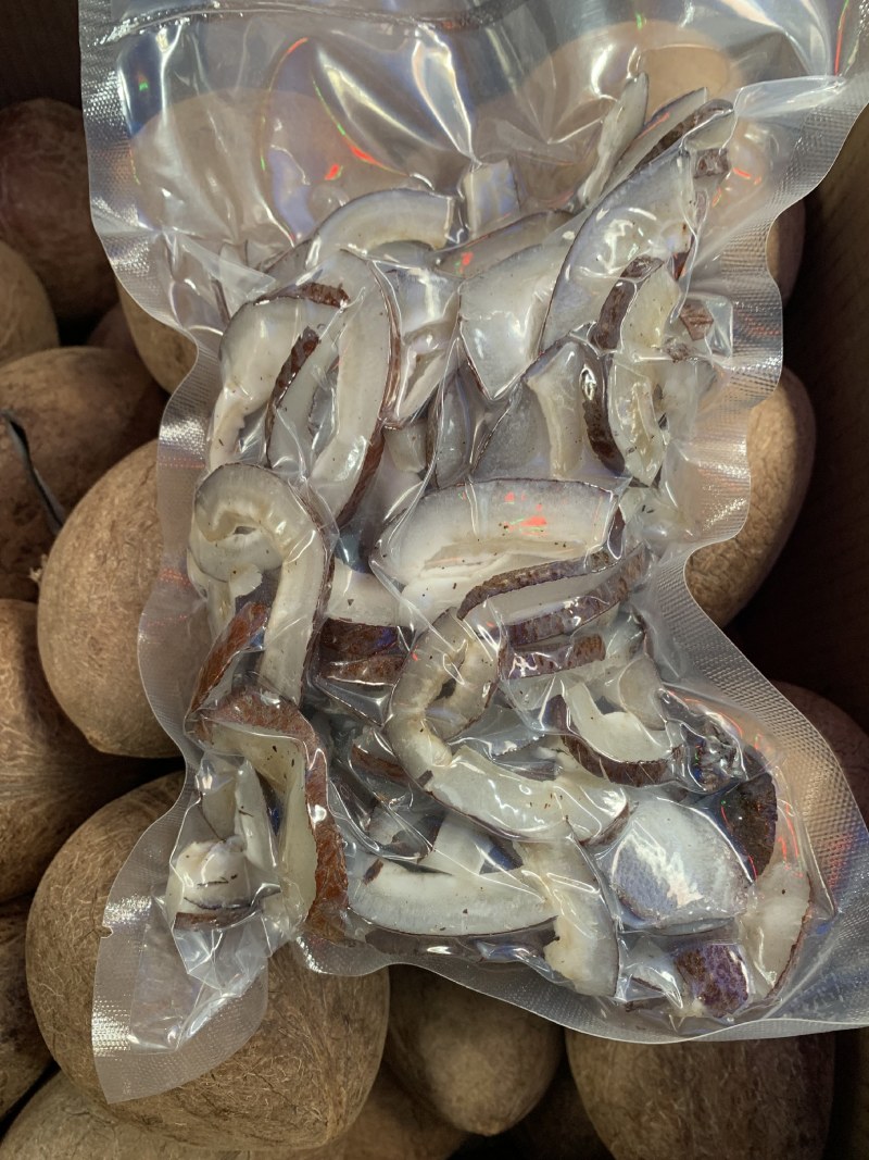 新鲜新货椰子皇天然海底椰皇青王干椰子肉煲炖汤材料甜品糖水