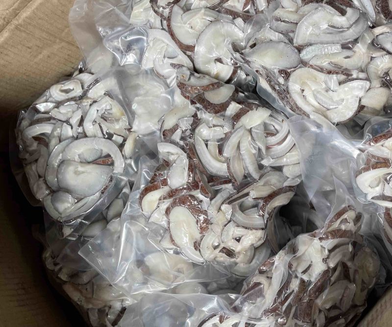 精选现切椰子片产地一手货源自然脱水适合煲汤欢迎联系