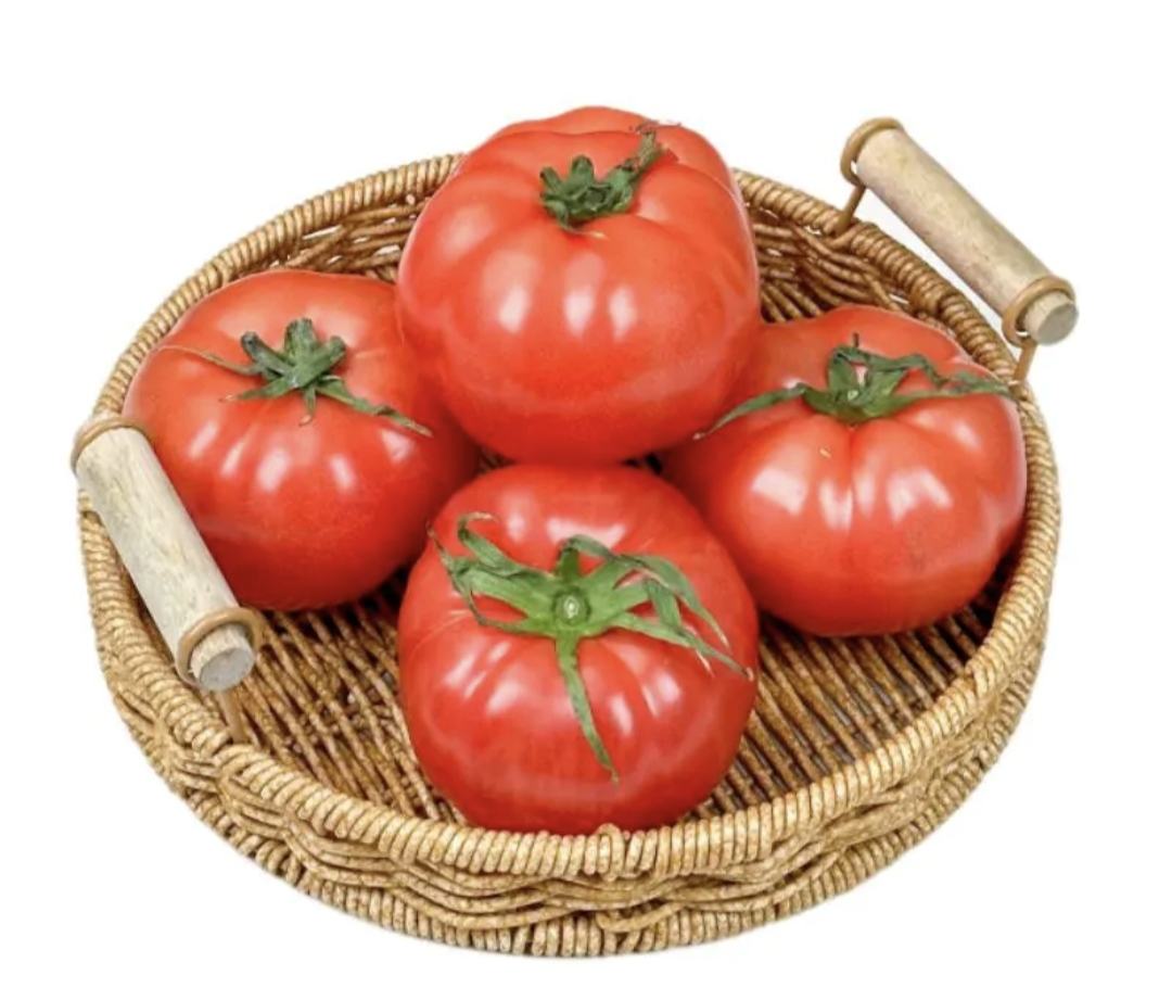 家庭厨房中西红柿存放在通风篮子里