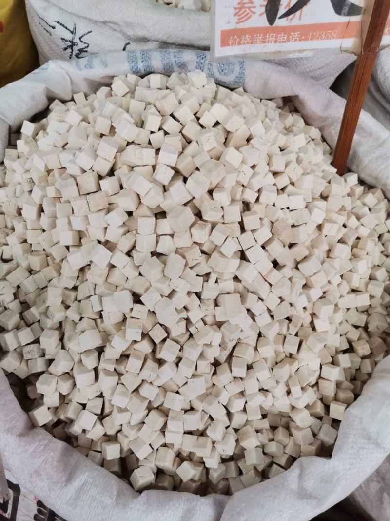 茯苓手工切开，自然晒干，无硫无泥，欢迎各位老板来电