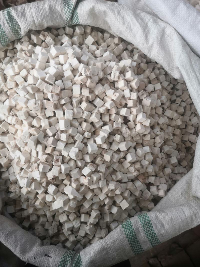 茯苓手工切开，自然晒干，无硫无泥，欢迎各位老板来电