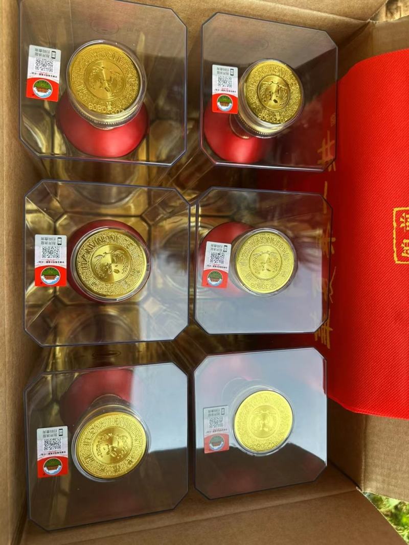 白酒浓香型纯粮厂家直销一手货源亚克力包装52度全国包邮