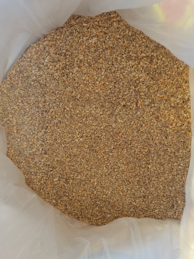 纯大豆发酵，添加菌剂，肉眼可看见大豆，用做大田粮食作物，